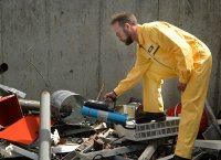 Suchen des radioaktiven Gegenstandes im Metallschrott